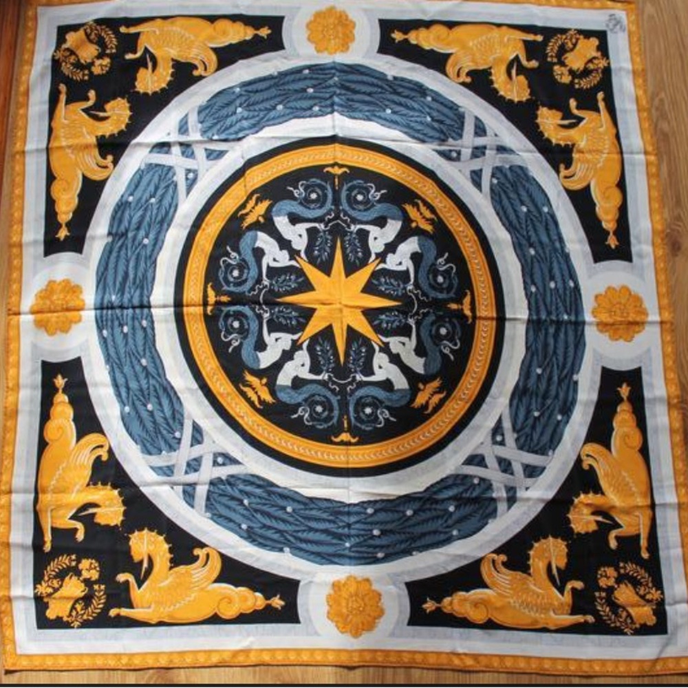 Elegant Black and Gold English Eccentrics 100 % Scarf - Picture 1 of 12